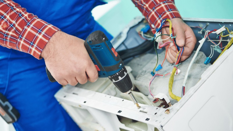 Gebze Mitsubishi Mitsubishi çamaşır makinesi kart tamiri – Su almama arızası orijinal parça ile giderildi. - Teknik servis örneği